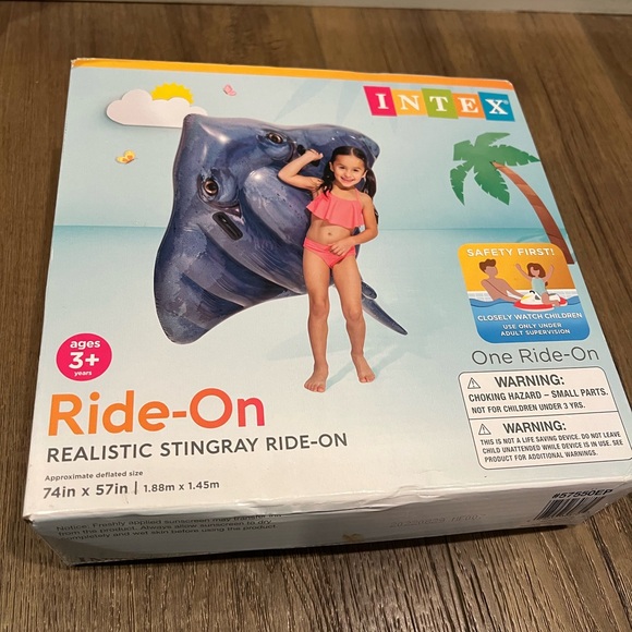 New in box Ride-On Inflatable Stingray Pool Toy - Picture 1 of 2